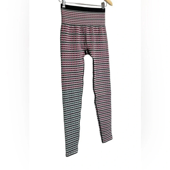 Fabletics Houndstooth Leggings Size Medium High Waisted Seamless Check Holiday - Picture 4 of 8